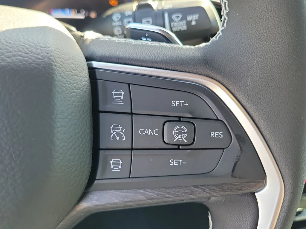 New 2026 Baltic Gray Metallic Clear-Coat Exterior Paint Jeep Altitude image 6