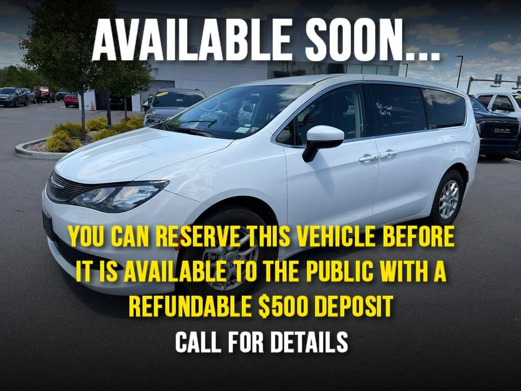 2023 Chrysler Voyager LX's photo