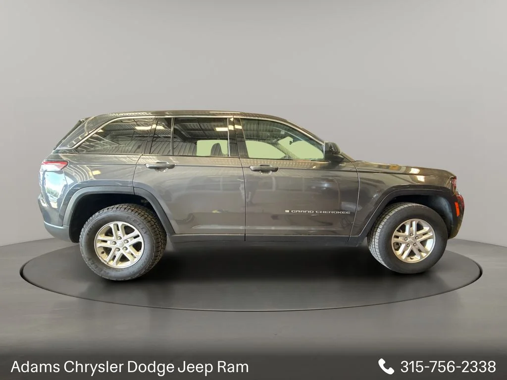 Used 2023 Gray Jeep Laredo image 5