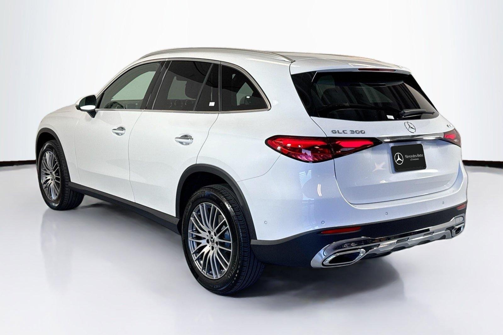 New 2026 Manufaktur Moonlight White Metallic Mercedes-Benz GLC 300 image 7
