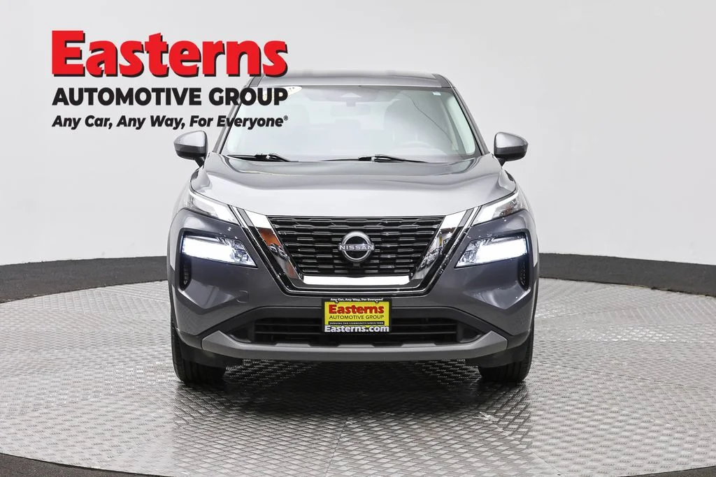 Used 2023 Gray Nissan SV image 2