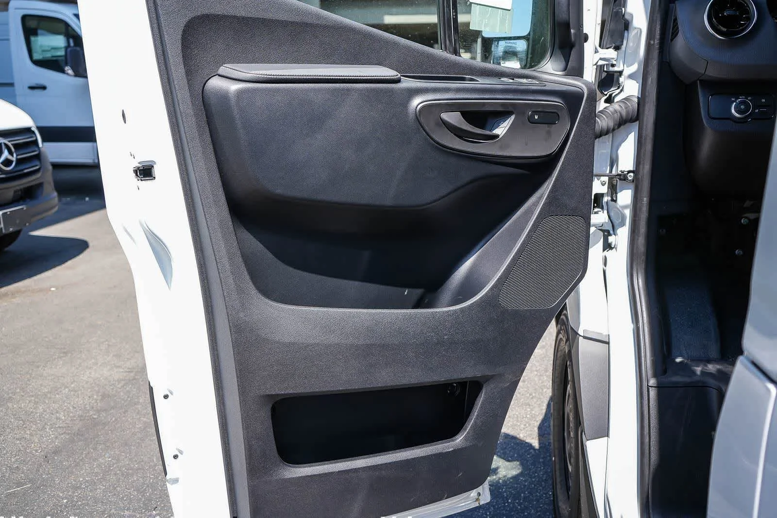 New 2026 Arctic White Mercedes-Benz Crew 144WB High Roof RWD 2.0L I4 Diesel Turbo HO image 26