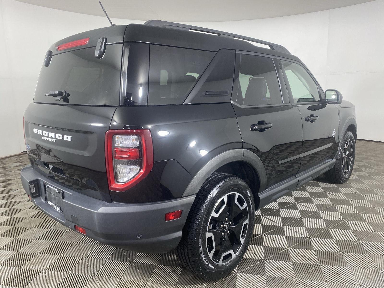 Used 2021 Shadow Black Ford Outer Banks image 7