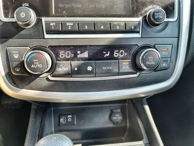 Used 2017 Blue Nissan 2.5 SV image 18