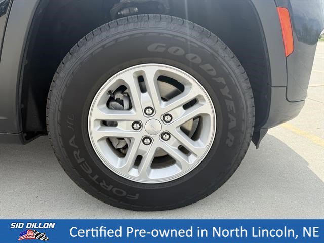 Certified Used 2023 Diamond Black Crystal Pearlcoat Jeep Laredo image 9