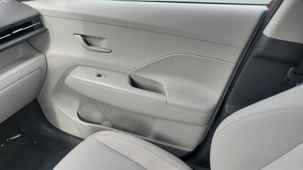 2025 Hyundai Kona SEL - Photo 13