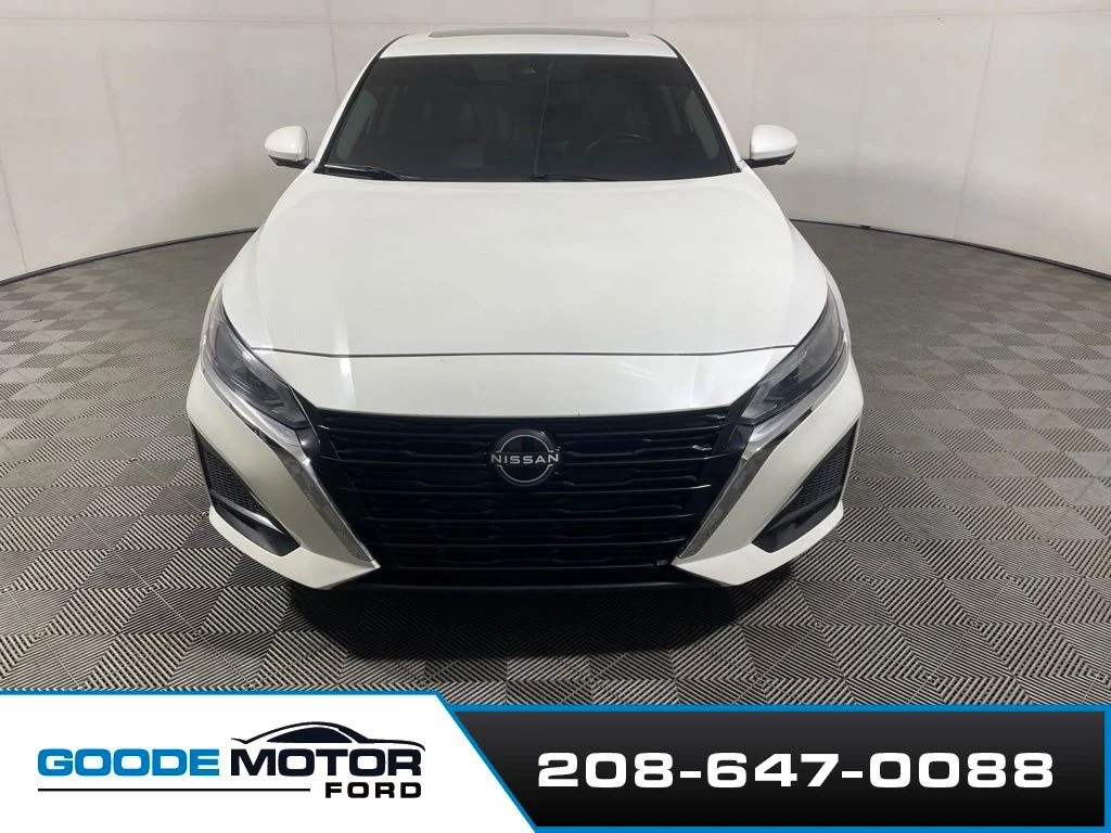 Used 2024 White Nissan 2.5 SL image 3
