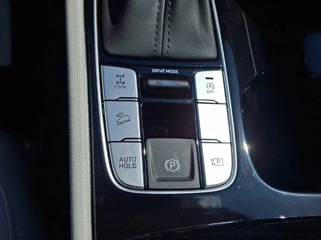 New 2026 White Hyundai SEL Premium image 17