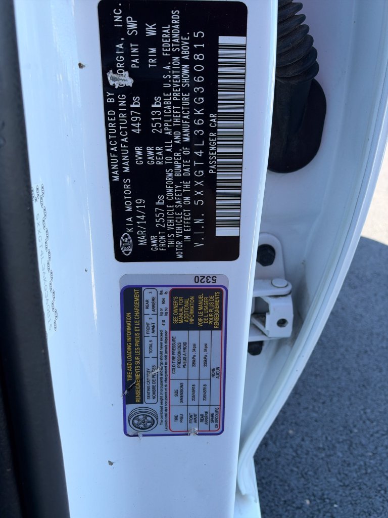 Used 2019 White Kia S image 25