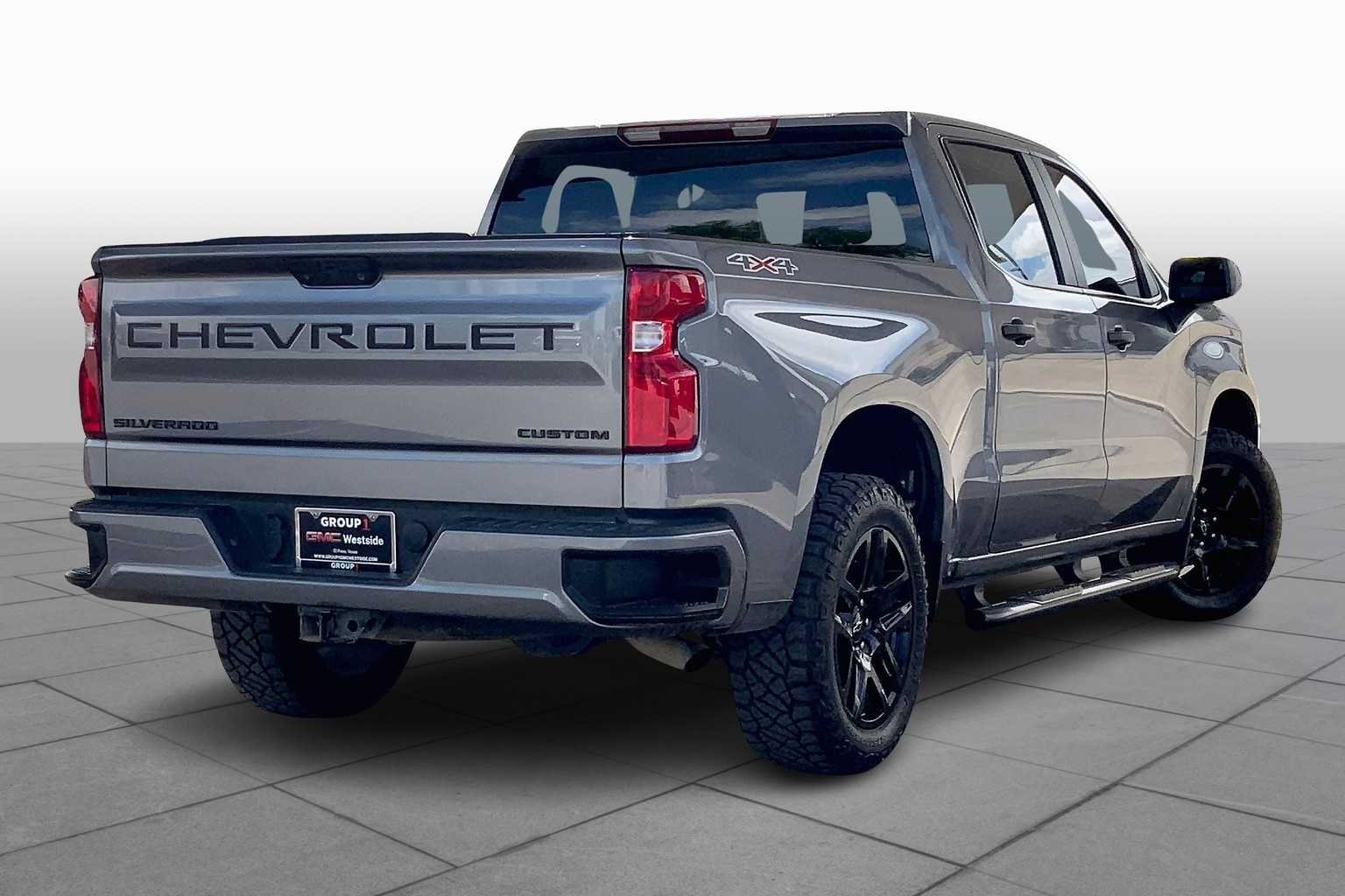 Used 2022 Satin Steel Metallic Chevrolet Custom image 13