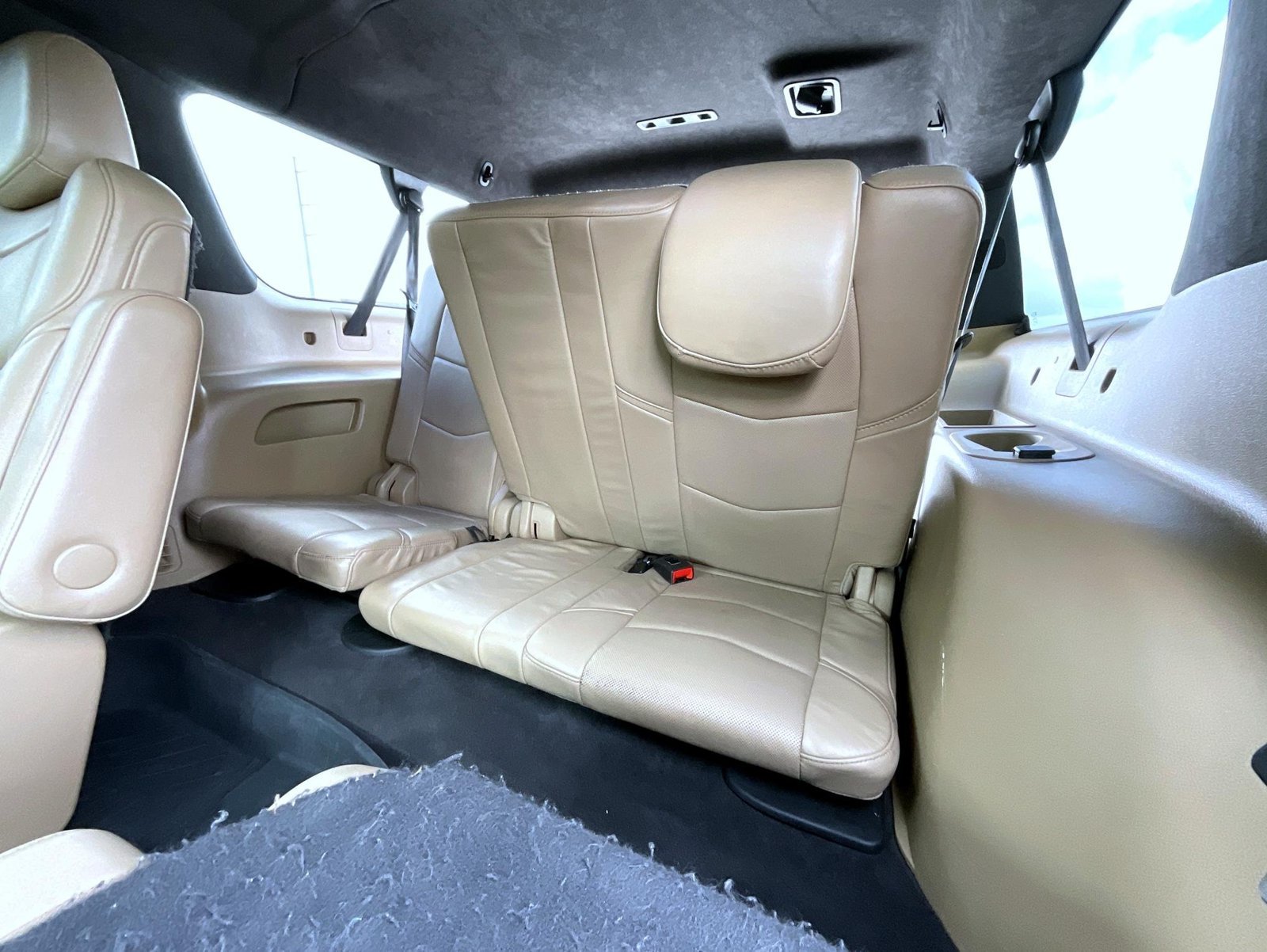 Used 2020 White Cadillac Platinum Edition image 21