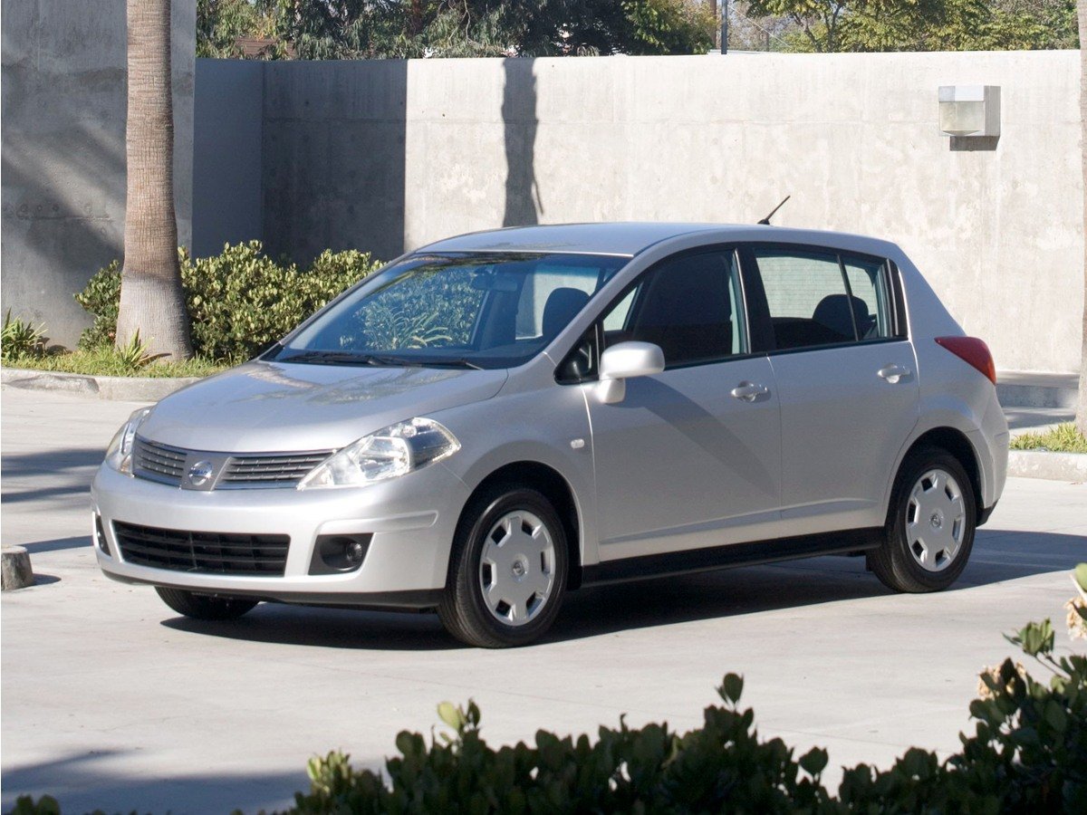 2009 Nissan Versa's photo