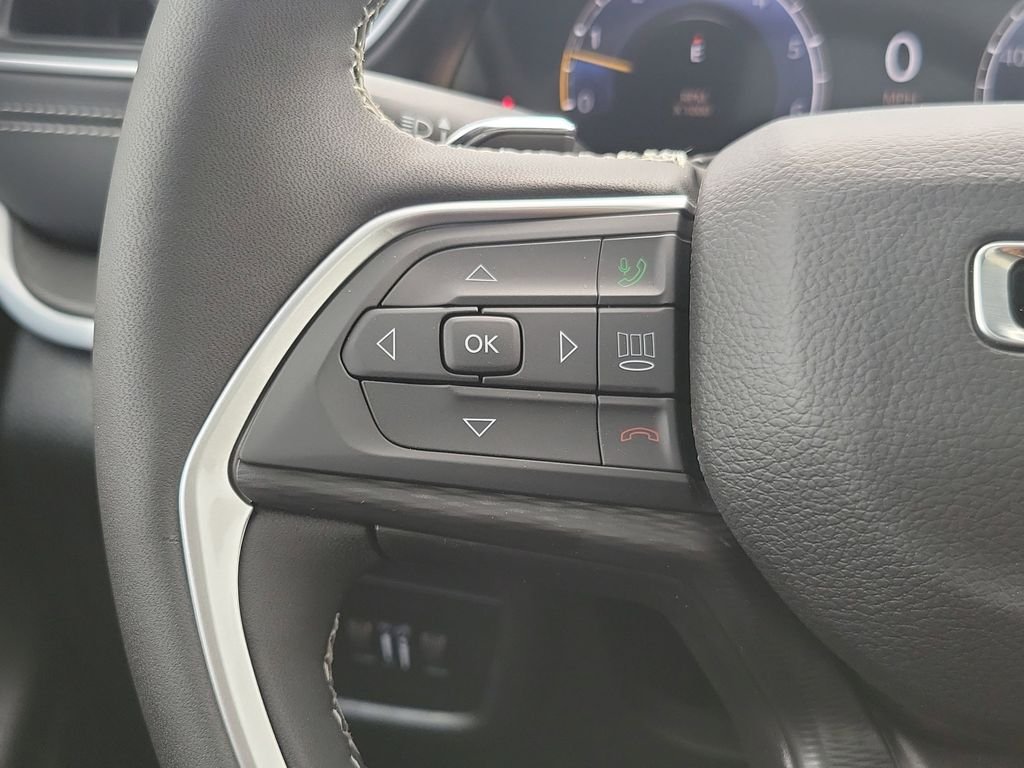 New 2026 Diamond Black Crystal Pearlcoat Jeep Laredo X image 22