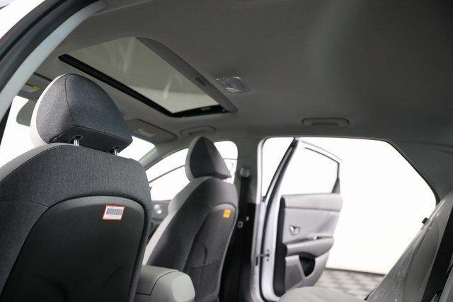 2025 Hyundai Elantra Limited - Photo 52