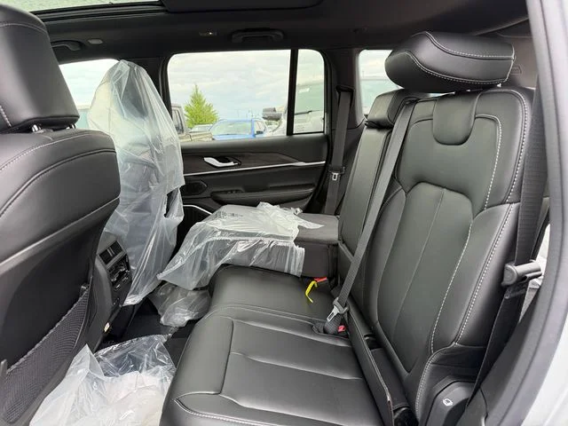 New 2026 Silver Zynith Exterior Paint Jeep Limited image 22