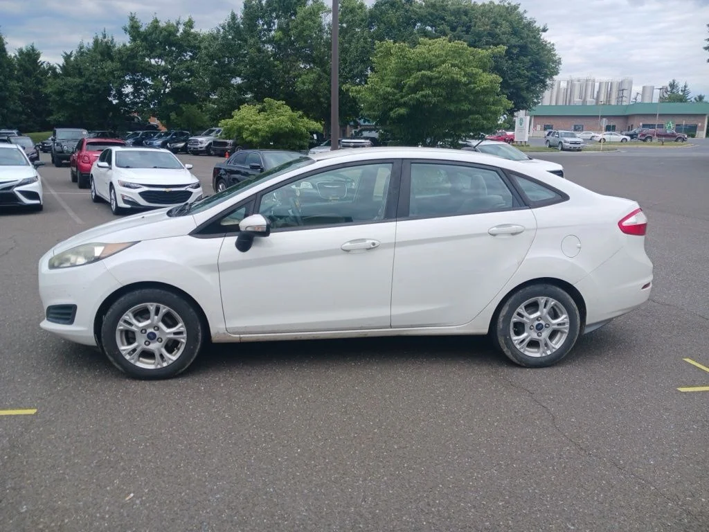 Used 2016  Ford SE image 3