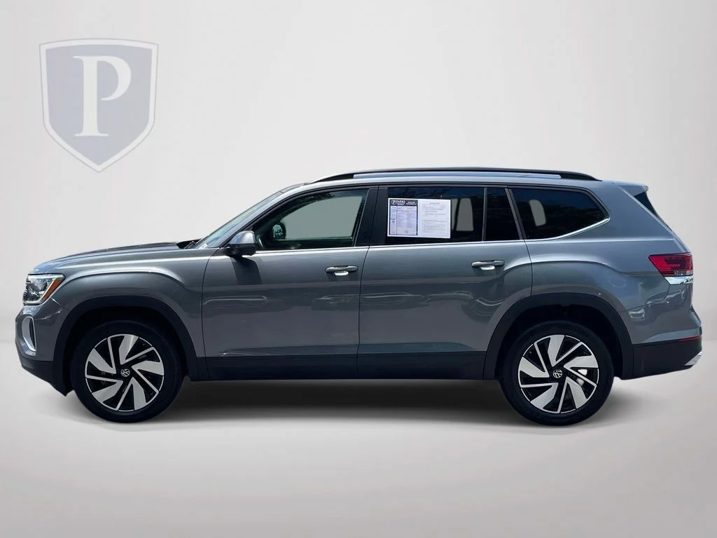 Used 2025  Volkswagen 2.0T SE w/Technology image 5