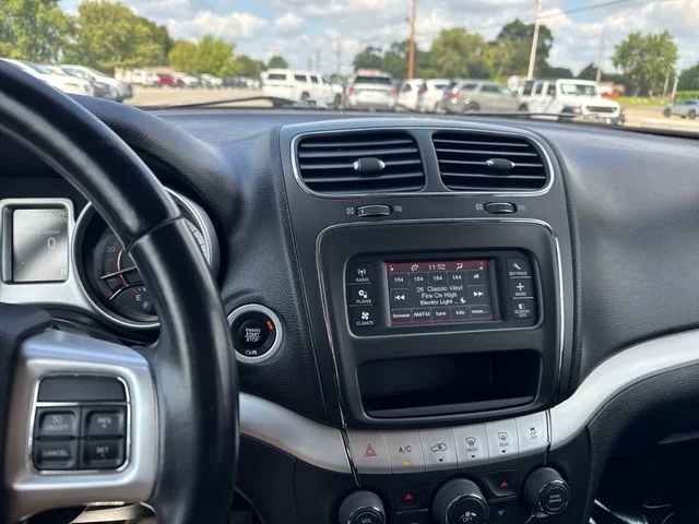 Used 2020 Vice White Dodge SE image 22