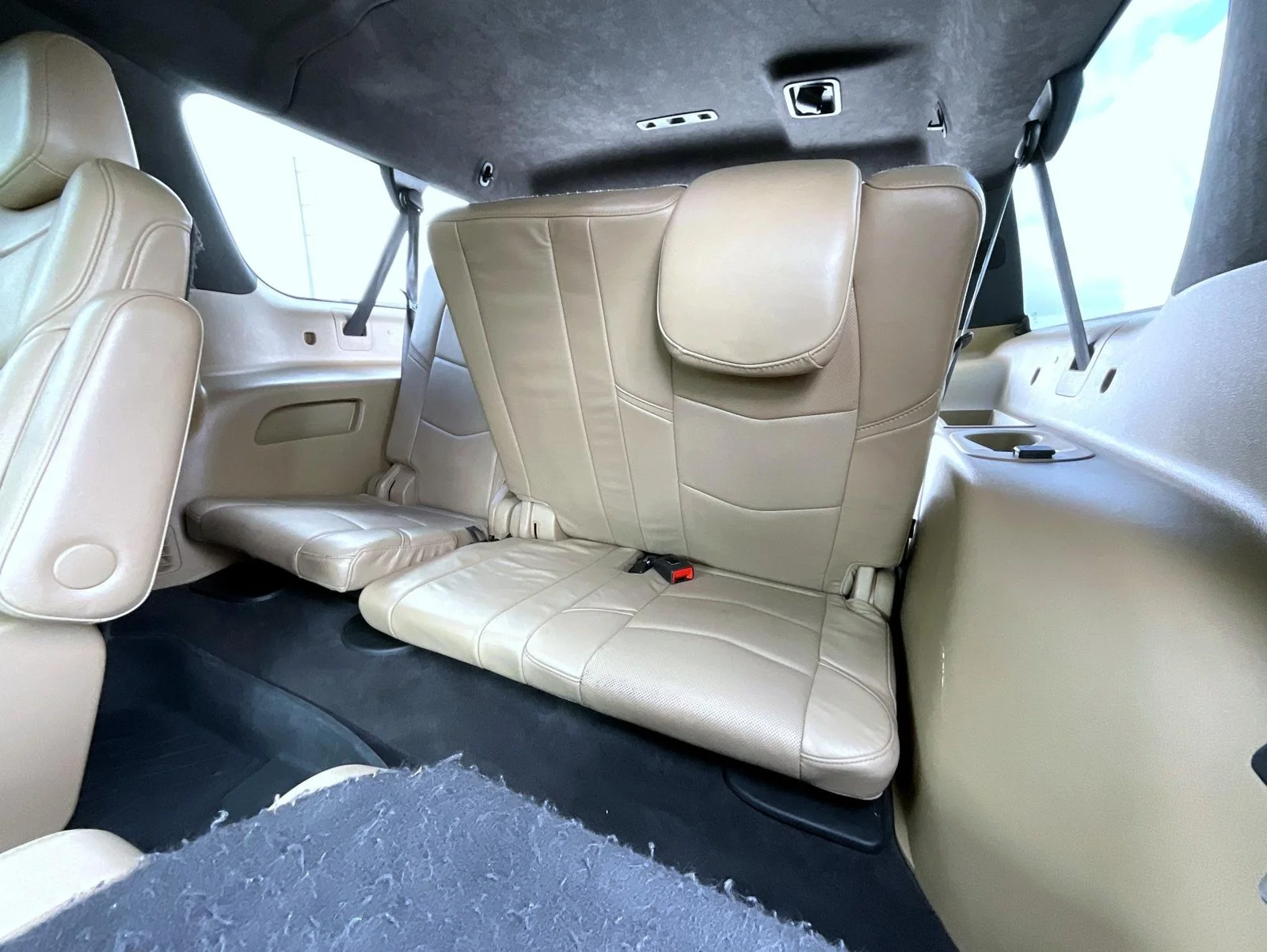 Used 2020 White Cadillac Platinum Edition image 21