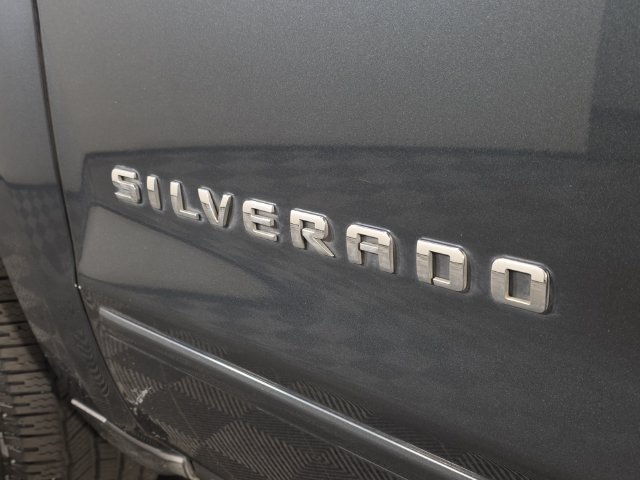 Used 2018 GRAPHITE METALLIC Chevrolet LT image 11