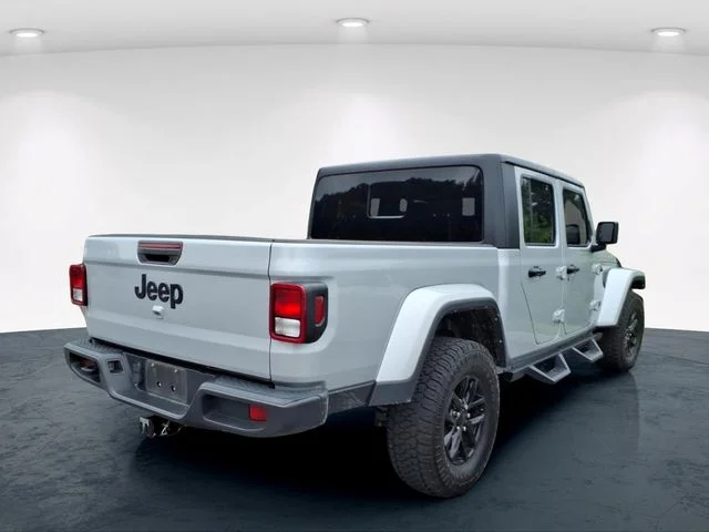 Used 2022 Silver Jeep Sport image 13