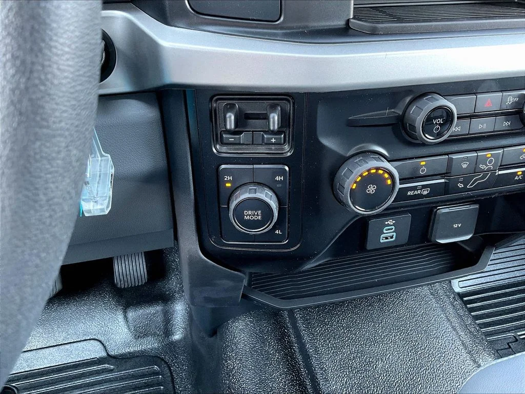New 2026 Oxford White Ford F-450® XL image 25