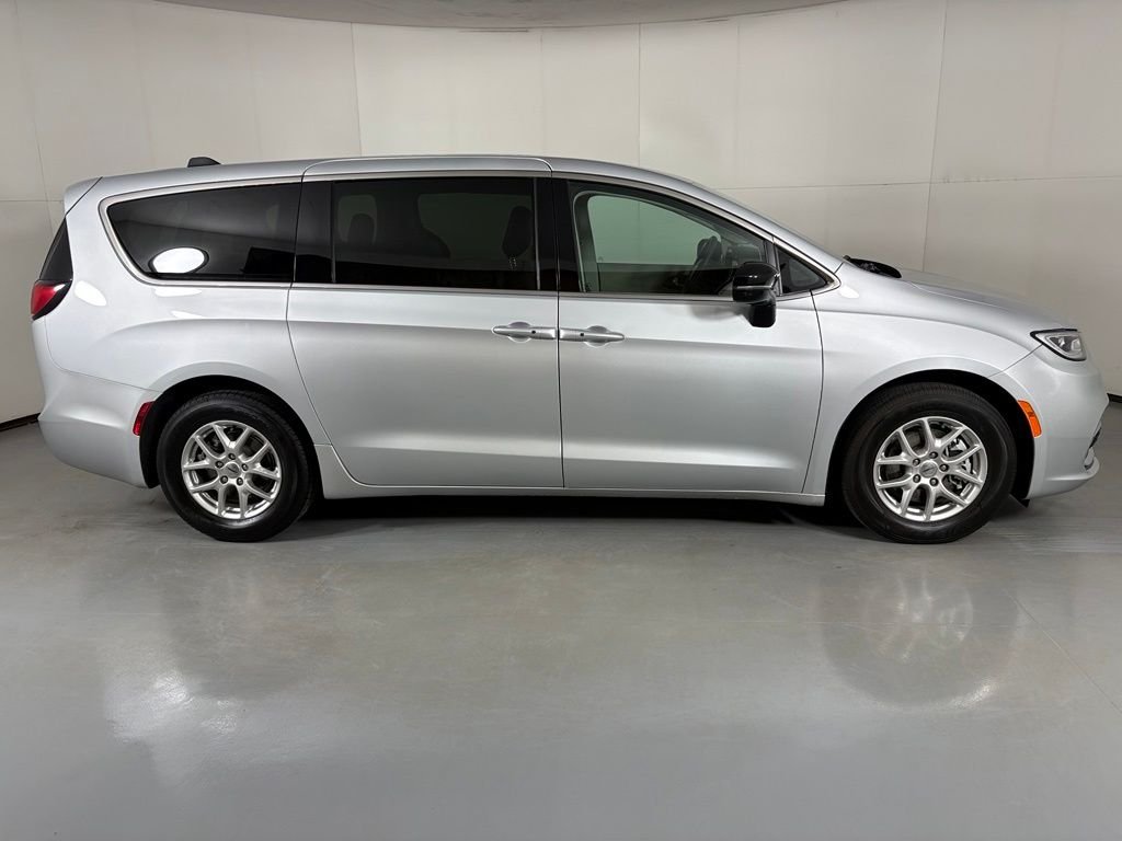 Used 2024 Silver Chrysler Touring L image 9