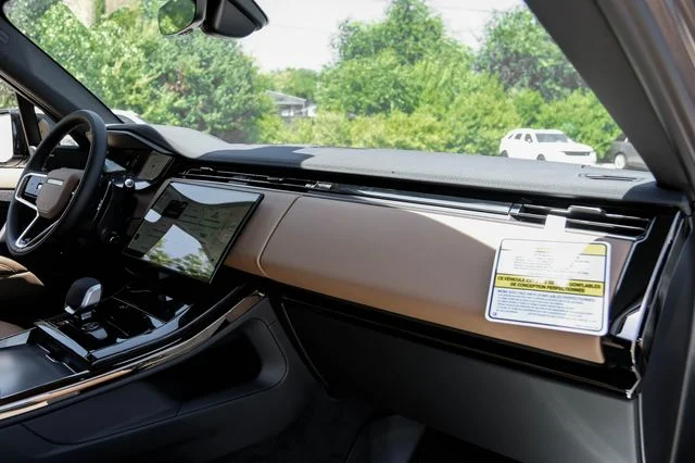 New 2026  Land Rover SE image 17
