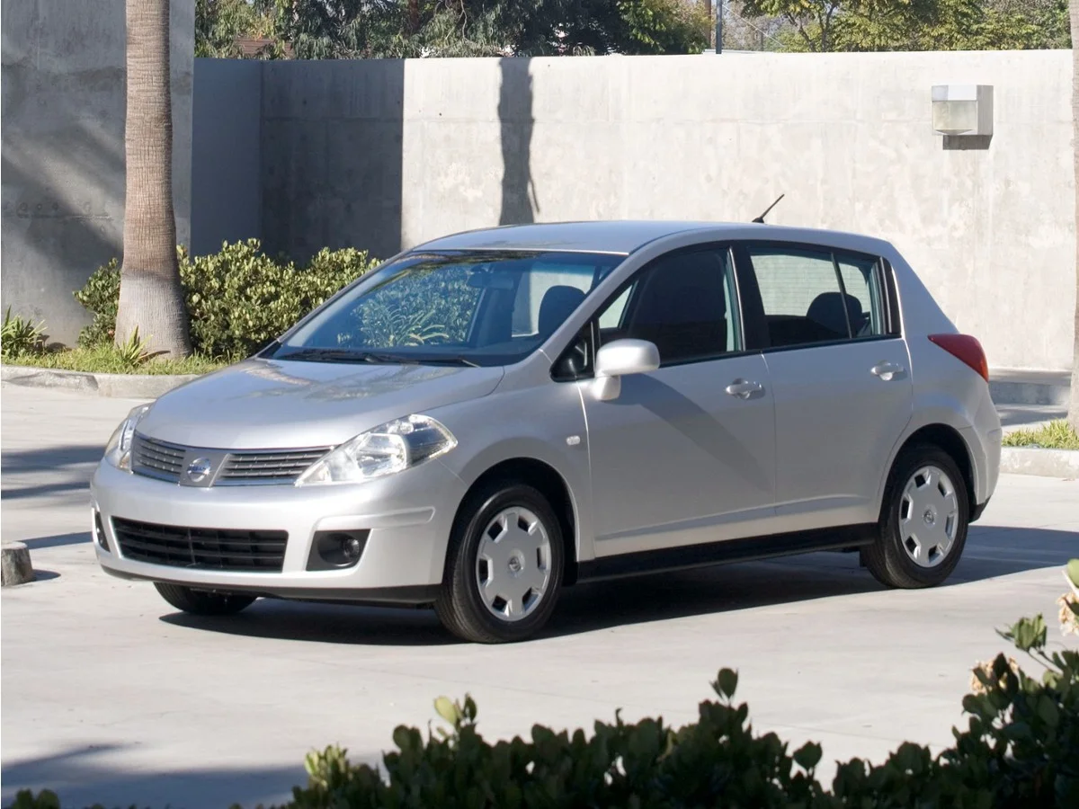 2012 Nissan Versa's photo
