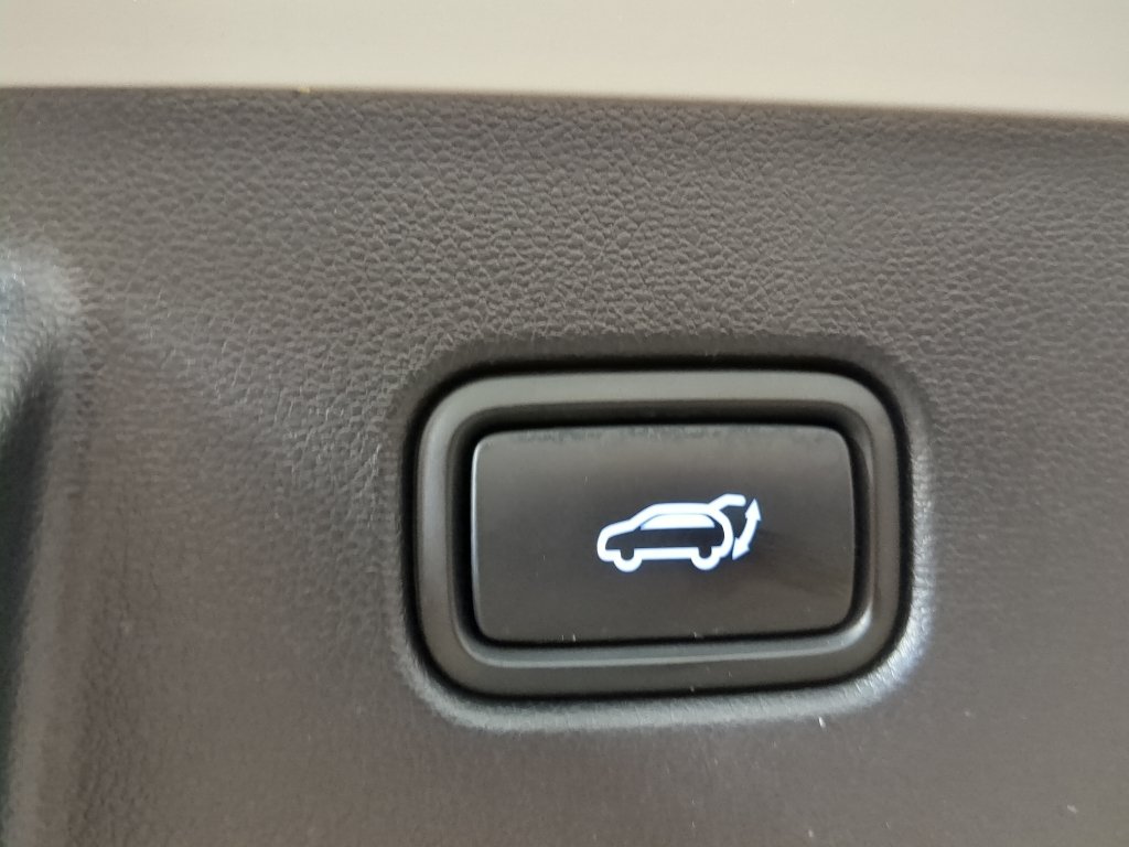 Used 2025 Shimmering Silver Hyundai SEL image 19