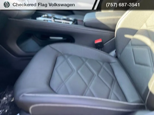 New 2026 Black Volkswagen 2.0T SE w/Technology image 25