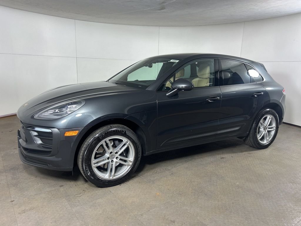 2025 Porsche Macan's photo