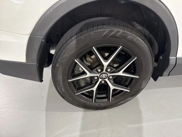 Used 2017 White Toyota LE image 13