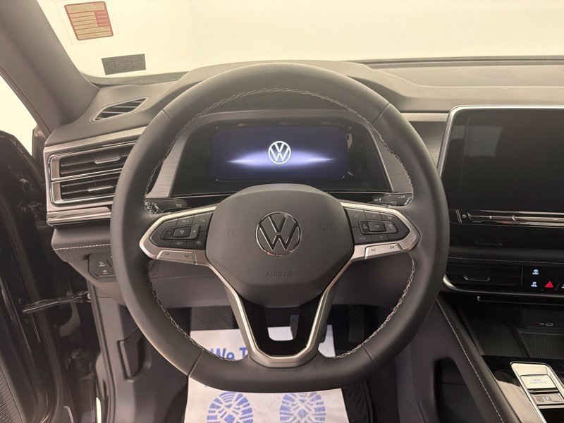 Used 2024  Volkswagen 2.0T SE w/Technology image 26