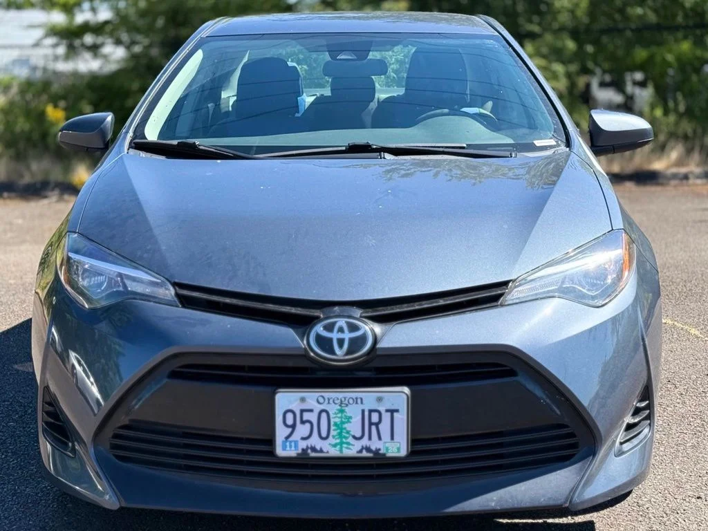 Used 2017  Toyota L image 8