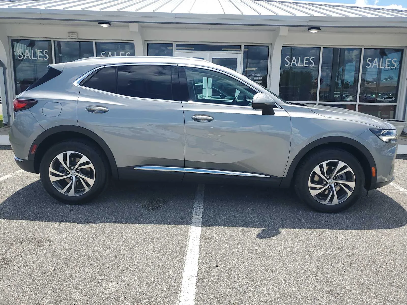 Used 2023 MOONSTONE GRAY METALLIC Buick Essence image 9