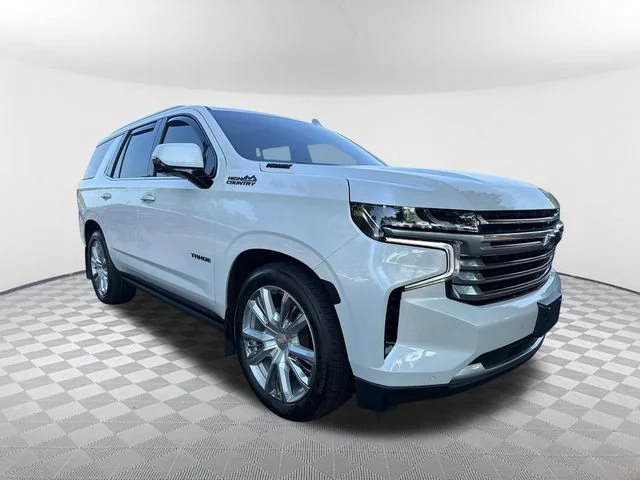 Used 2023 Iridescent Pearl Tricoat Chevrolet High Country image 3
