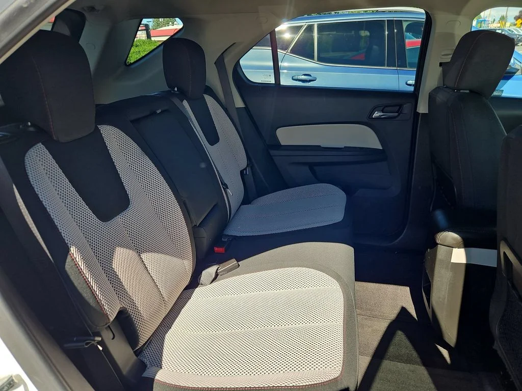 Used 2016 Iridescent Pearl Tricoat Chevrolet LT image 27