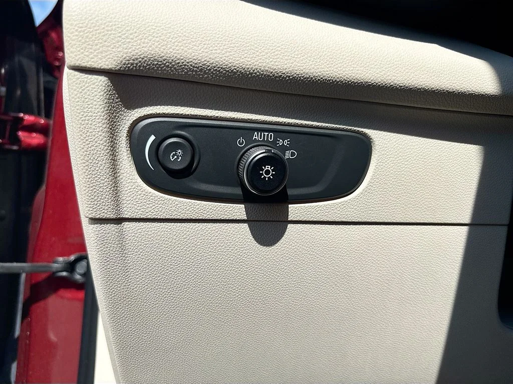 Used 2023 Red Buick Preferred image 31