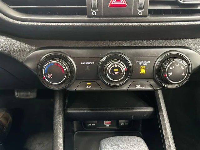 Used 2022 Snow White Pearl Kia LXS image 17