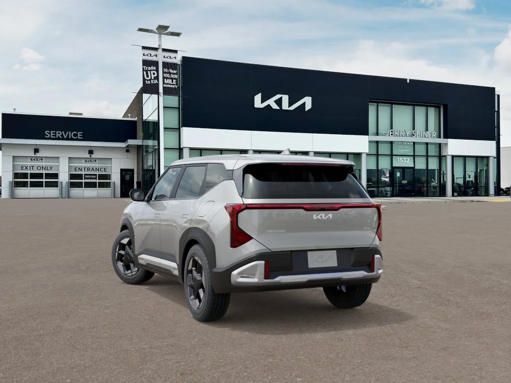 New 2027 Ivory Silver Kia S image 4