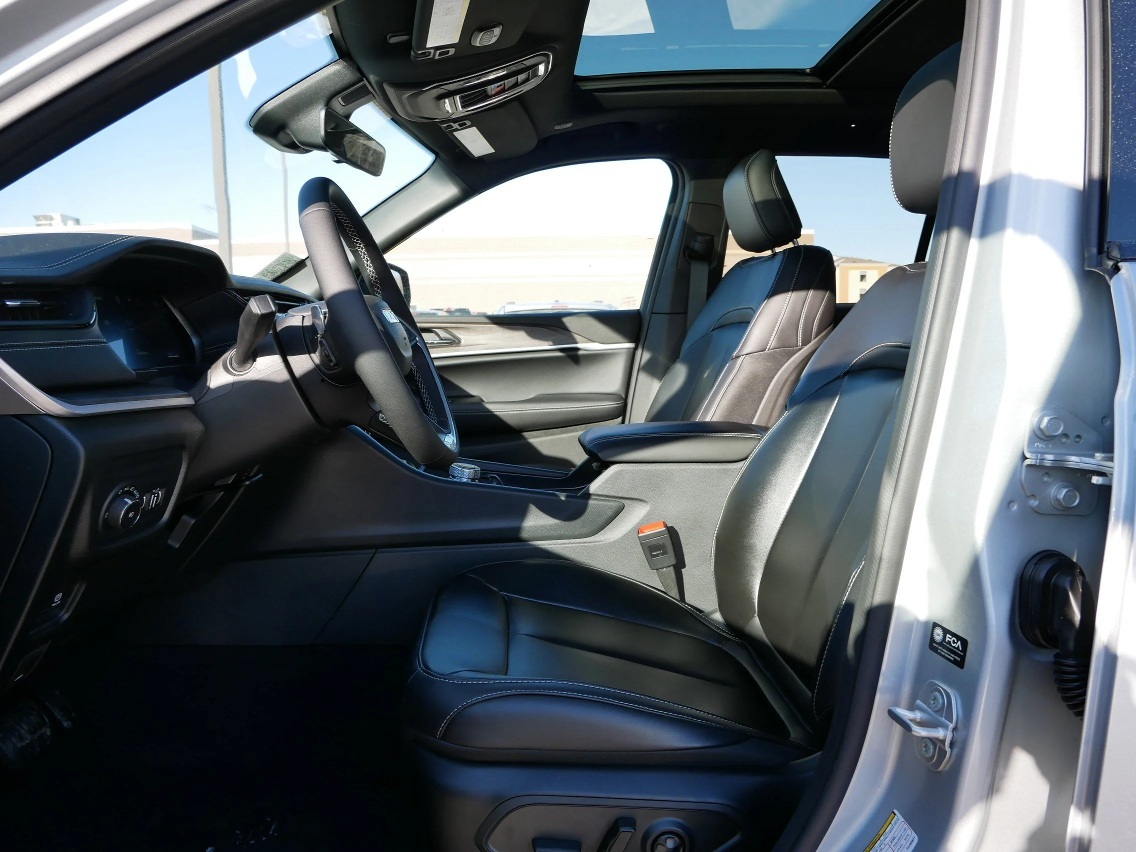 New 2026 Silver Zynith Exterior Paint Jeep Limited image 6