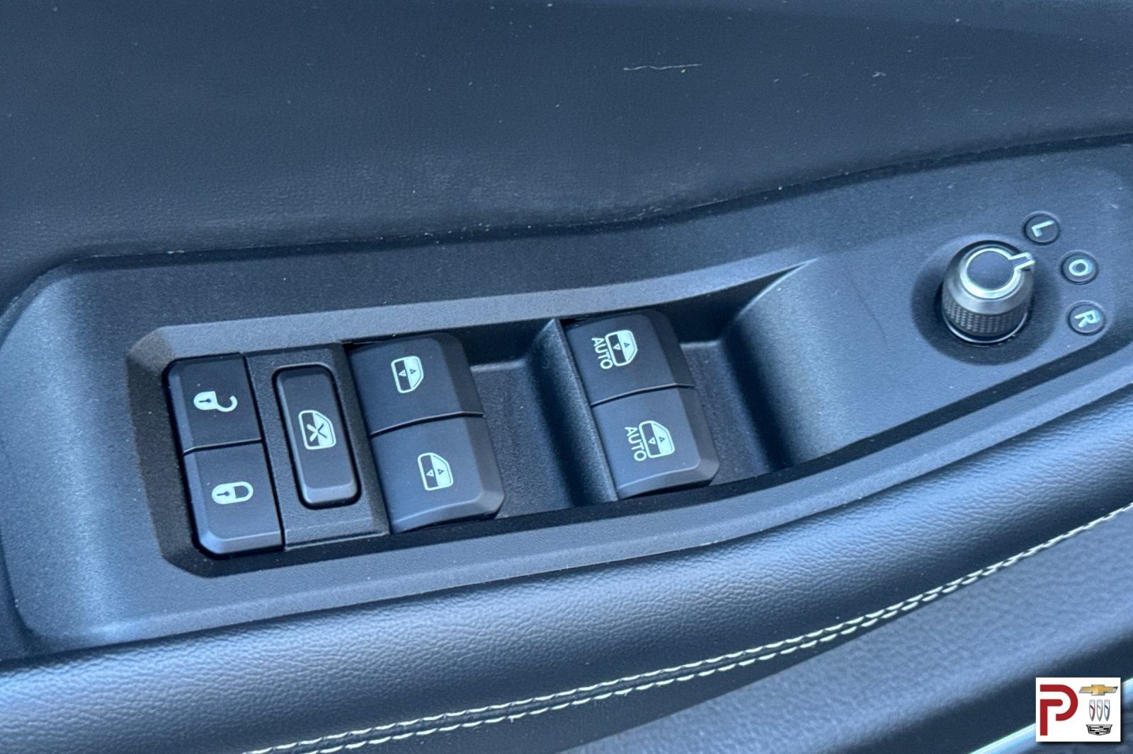 Used 2022 Gray Jeep Laredo image 13
