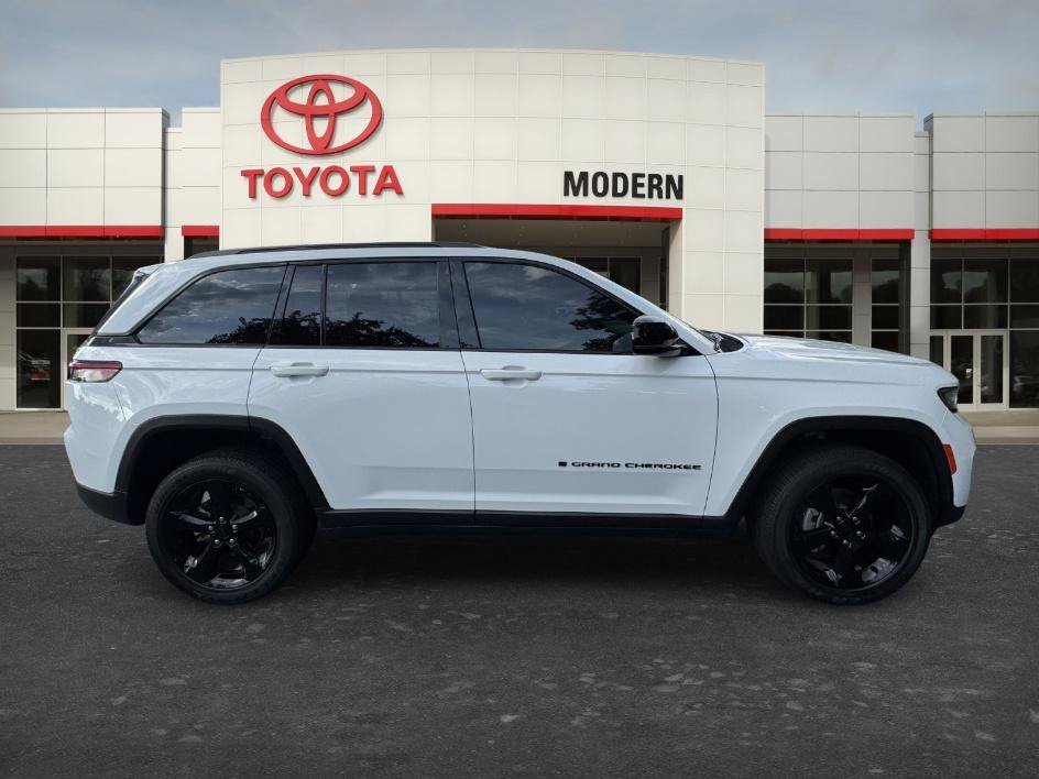 Used 2024 Bright White Clearcoat Jeep Altitude X image 4