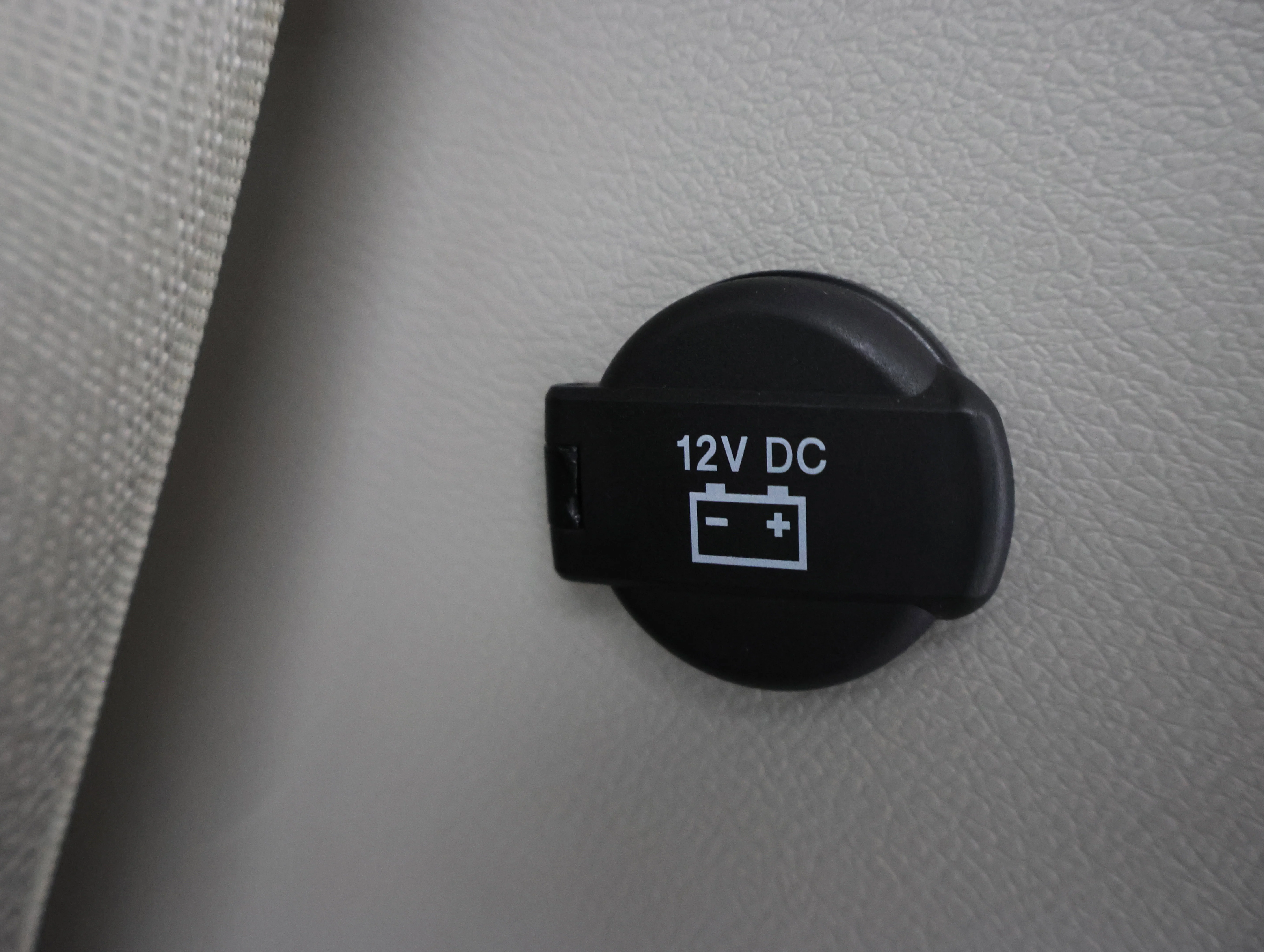 Used 2024 Diamond Black Crystal Pearlcoat Chrysler Touring L image 30