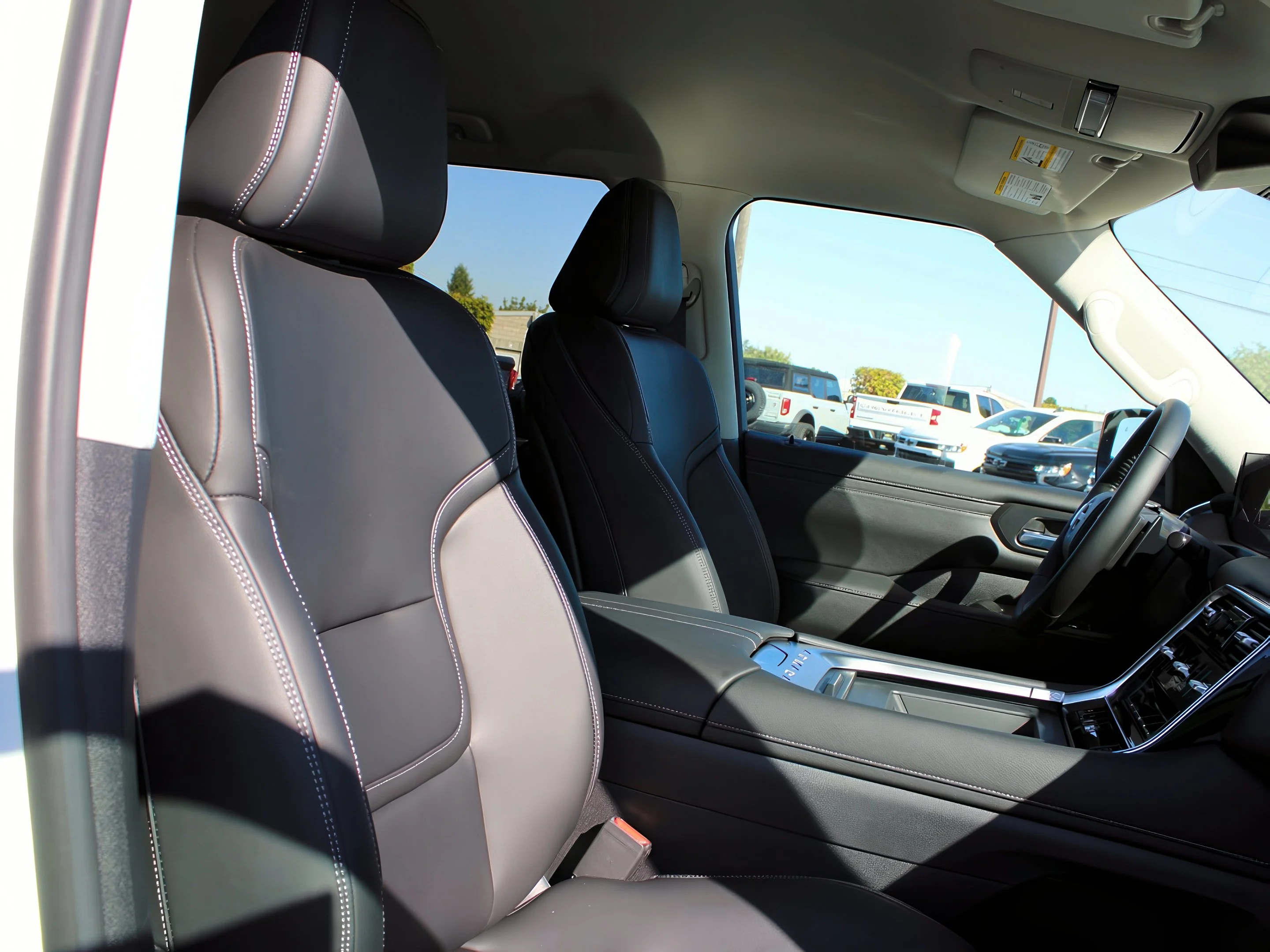 2026 Nissan Armada SV - Photo 25