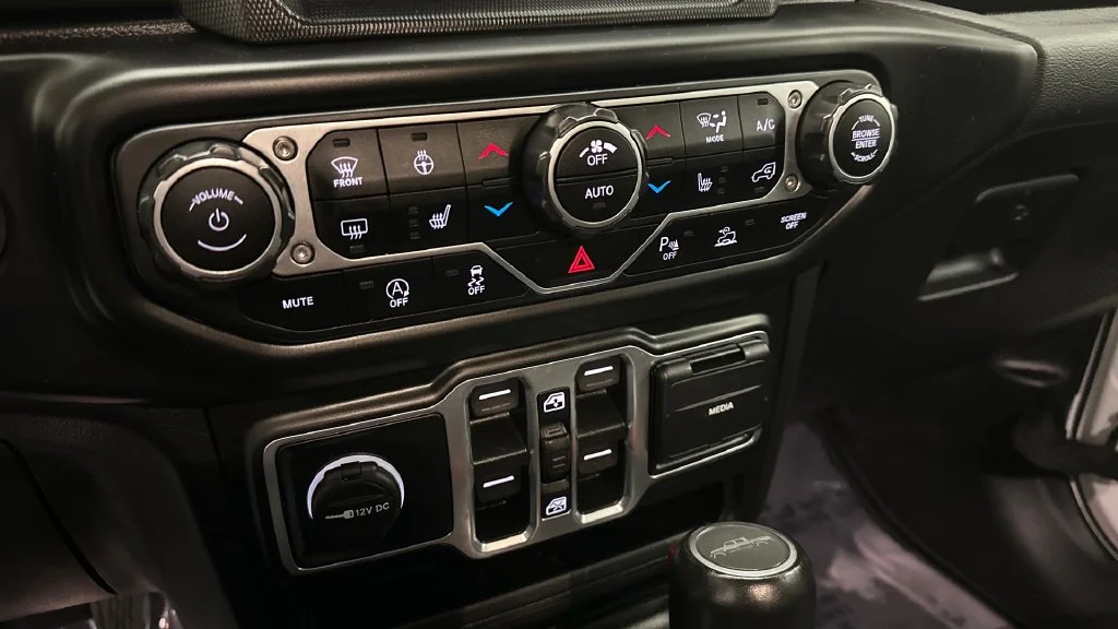 Used 2021 White Jeep High Altitude image 30