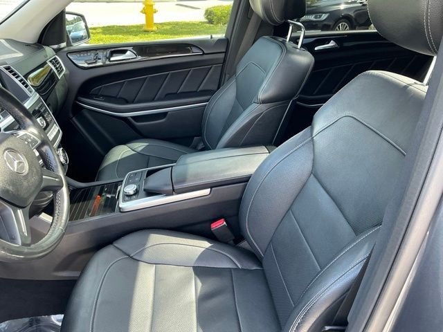 Used 2016 Gray Mercedes-Benz GL 550 image 48