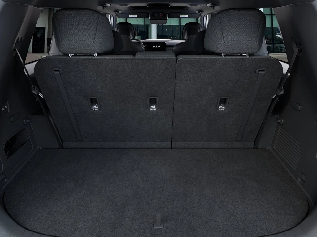 New 2027 Ivory Silver Kia S image 19