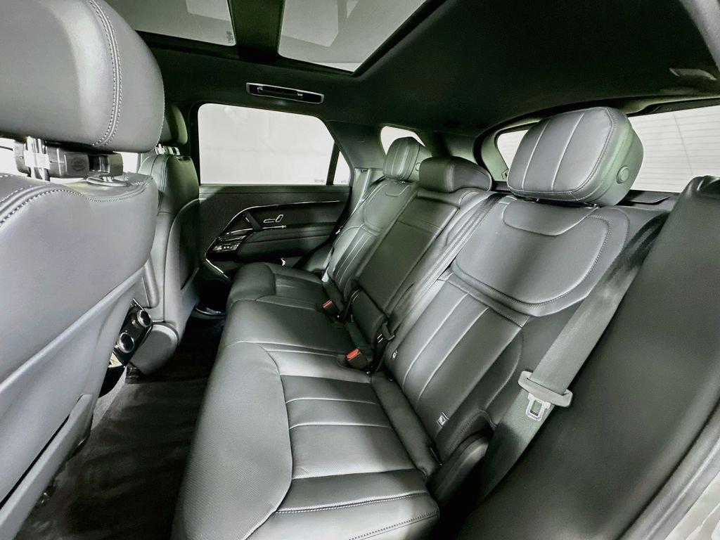 New 2026 Borasco Grey LAND ROVER SE image 24